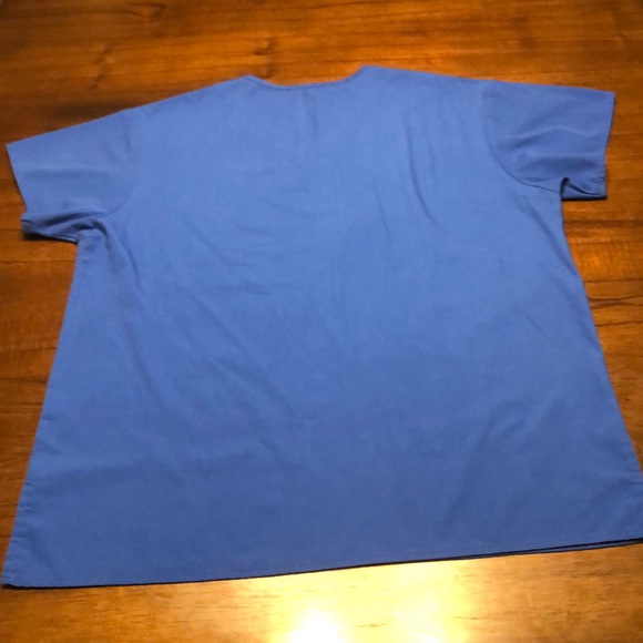 V Life Scrub Top Medium - Picture 12 of 15